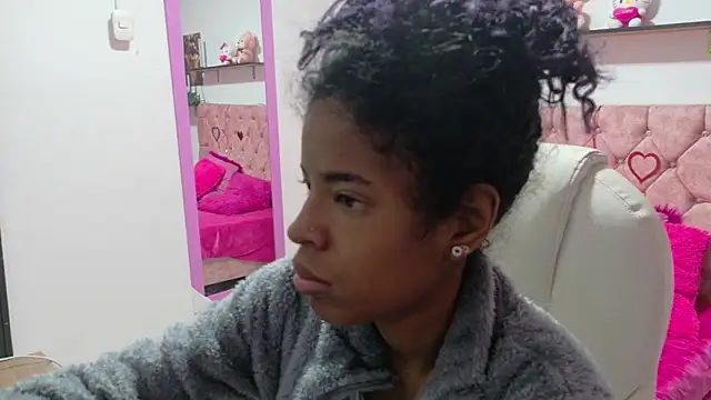 thianahorny online show from 04-06-26, 01:01