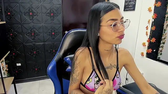 KarlaSlutSkinny   online show from 06-26-26, 09:19