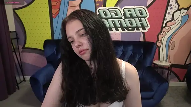 SnowWhiti online show from 05-24-26, 07:08