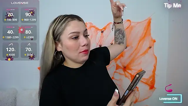 Snapshot of Isabella_wish1 chatting on 10-22-25, 01:33 Isabella wish1 online show from 10-22-25, 01:33