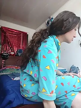 Lucy colee online show from 11-18-25, 04:44