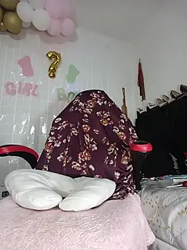 Lucy colee online show from 04-23-26, 06:10