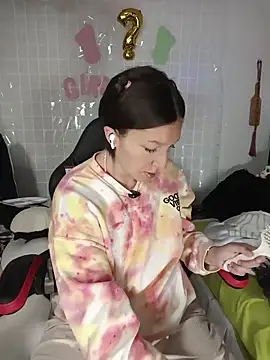 Lucy colee online show from 04-26-26, 05:21