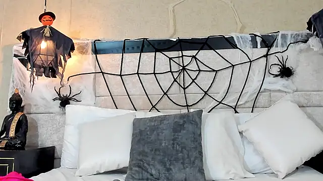 Snapshot of RousseWalker chatting on 10-25-25, 01:07 RousseWalker online show from 10-25-25, 01:07