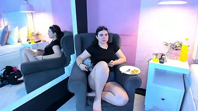 Snapshot of RousseWalker chatting on 11-23-25, 07:35 RousseWalker online show from 11-23-25, 07:35