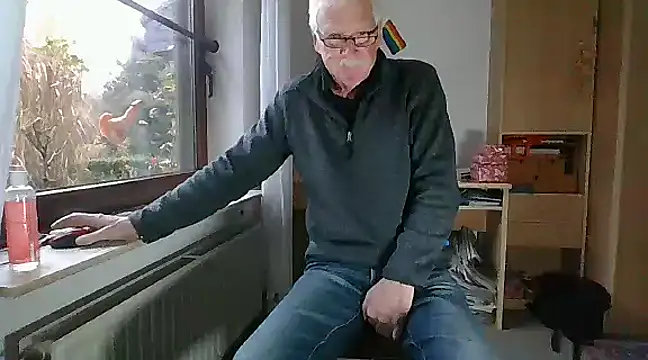 Snapshot of super-snoopy chatting on 12-08-24, 09:24 super-snoopy online show from 12-08-24, 09:24