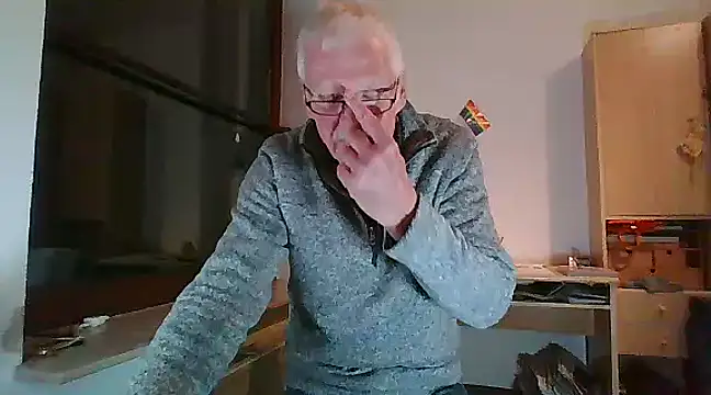 Snapshot of super-snoopy chatting on 12-25-24, 07:45 super-snoopy online show from 12-25-24, 07:45