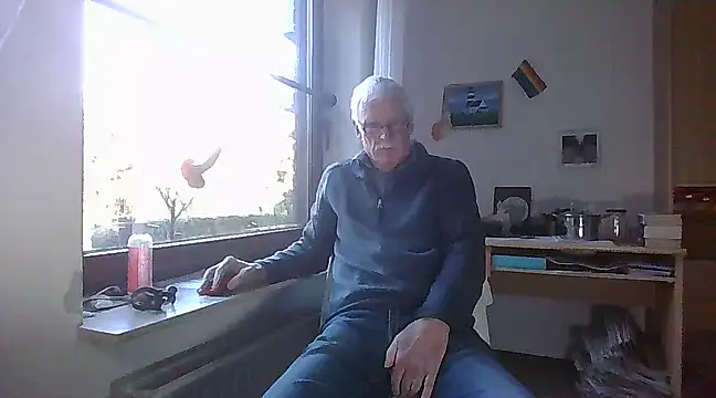 Snapshot of super-snoopy chatting on 01-19-25, 09:22 super-snoopy online show from 01-19-25, 09:22