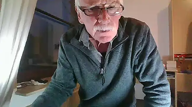 Snapshot of super-snoopy chatting on 01-20-25, 04:01 super-snoopy online show from 01-20-25, 04:01