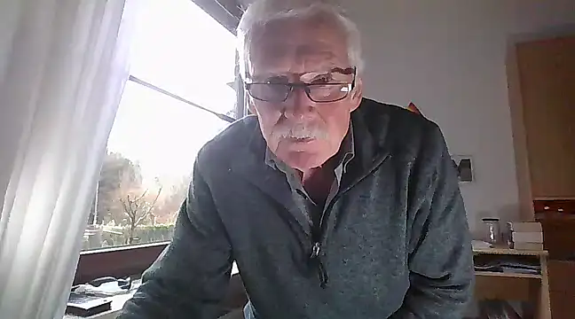 Snapshot of super-snoopy chatting on 01-21-25, 10:19 super-snoopy online show from 01-21-25, 10:19