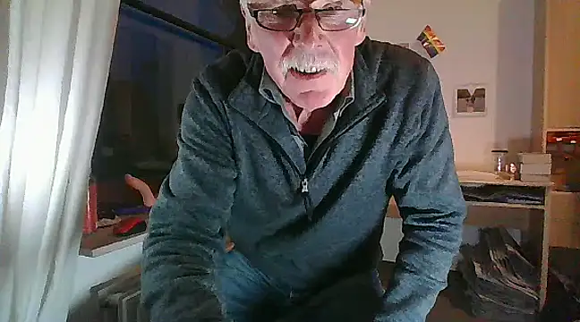 Snapshot of super-snoopy chatting on 01-21-25, 04:05 super-snoopy online show from 01-21-25, 04:05