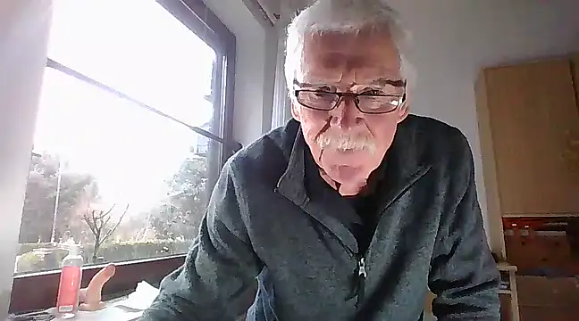 Snapshot of super-snoopy chatting on 02-02-25, 09:19 super-snoopy online show from 02-02-25, 09:19