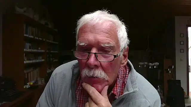 Snapshot of super-snoopy chatting on 09-14-25, 08:35 super-snoopy online show from 09-14-25, 08:35