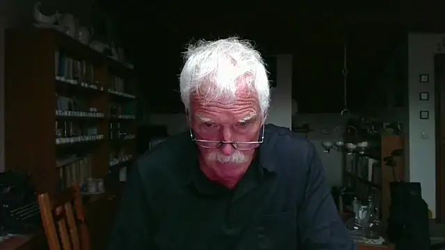 Snapshot of super-snoopy chatting on 09-21-25, 08:16 super-snoopy online show from 09-21-25, 08:16