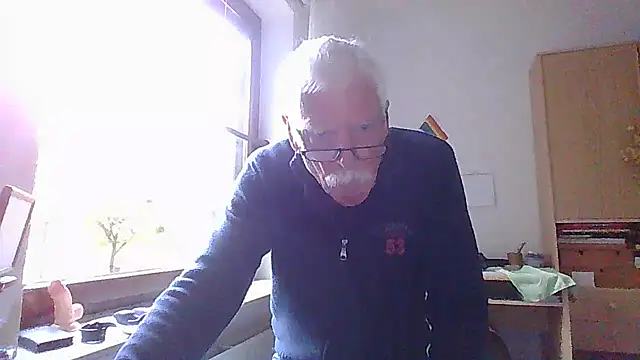 Snapshot of super-snoopy chatting on 10-05-25, 08:23 super-snoopy online show from 10-05-25, 08:23