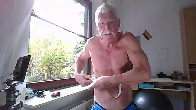 Snapshot of super-snoopy chatting on 10-12-25, 08:46 super-snoopy online show from 10-12-25, 08:46