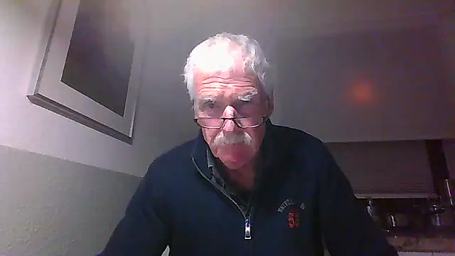 Snapshot of super-snoopy chatting on 12-04-25, 05:10 super-snoopy online show from 12-04-25, 05:10