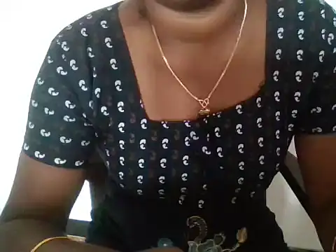 Snapshot of Tamilmallu-duskygirl03 chatting on 10-25-25, 08:11 Tamilmallu-duskygirl03 online show from 10-25-25, 08:11