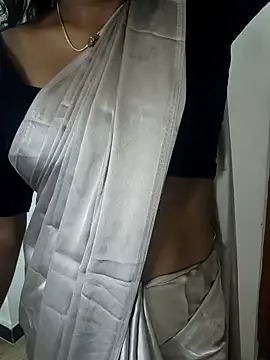 Snapshot of Tamilmallu-duskygirl03 chatting on 11-03-25, 06:58 Tamilmallu-duskygirl03 online show from 11-03-25, 06:58