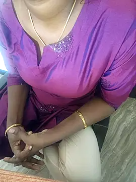 Snapshot of Tamilmallu-duskygirl03 chatting on 11-04-25, 06:45 Tamilmallu-duskygirl03 online show from 11-04-25, 06:45