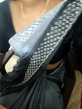 Snapshot of Tamilmallu-duskygirl03 chatting on 11-07-25, 06:46 Tamilmallu-duskygirl03 online show from 11-07-25, 06:46