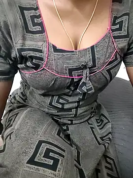 Snapshot of Tamilmallu-duskygirl03 chatting on 11-21-25, 06:56 Tamilmallu-duskygirl03 online show from 11-21-25, 06:56