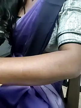 Snapshot of Tamilmallu-duskygirl03 chatting on 11-26-25, 07:15 Tamilmallu-duskygirl03 online show from 11-26-25, 07:15