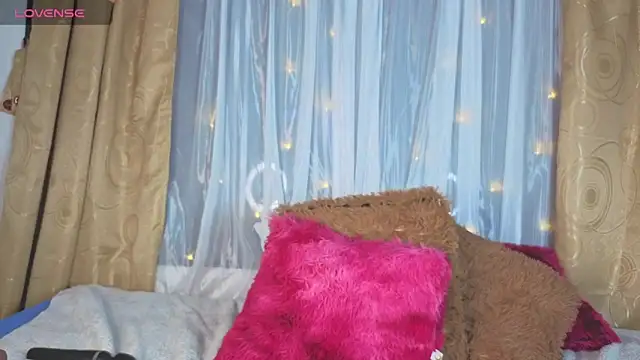 Victoria Jonhss online show from 11-16-25, 03:56