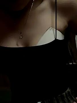 Snapshot of hi-hi-zz chatting on 10-11-25, 01:38 hi-hi-zz online show from 10-11-25, 01:38