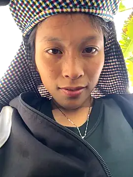 Snapshot of hi-hi-zz chatting on 11-05-25, 02:11 hi-hi-zz online show from 11-05-25, 02:11