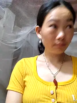 Snapshot of gio-thu chatting on 05-07-26, 12:43 gio-thu online show from 05-07-26, 12:43