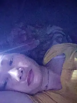 Snapshot of gio-thu chatting on 05-17-26, 10:28 gio-thu online show from 05-17-26, 10:28