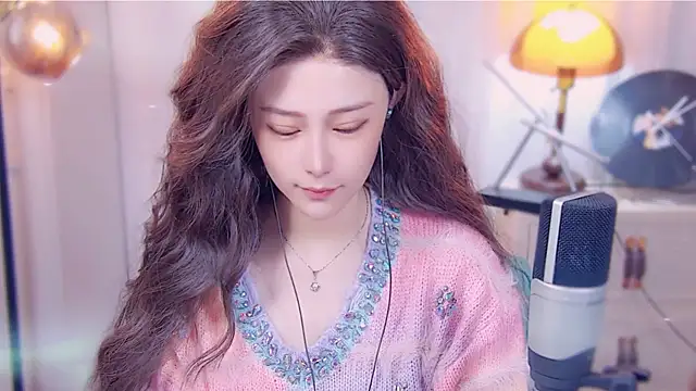 Snapshot of cherry-fa chatting on 10-14-25, 03:18 cherry-fa online show from 10-14-25, 03:18