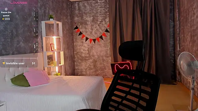 scent  of woman online show from 12-02-25, 01:55