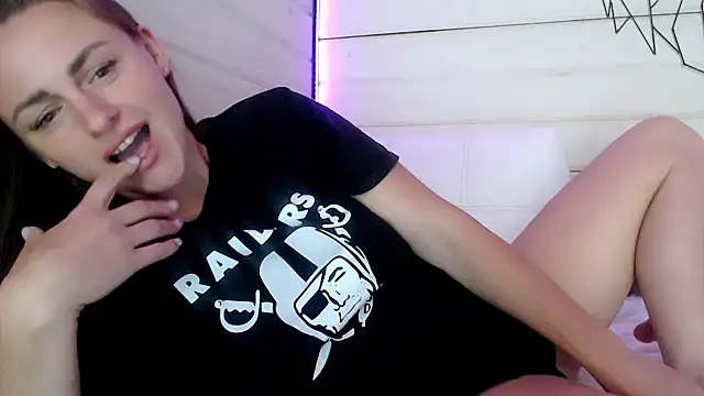 CandyBunie online show from 07-07-26, 04:04