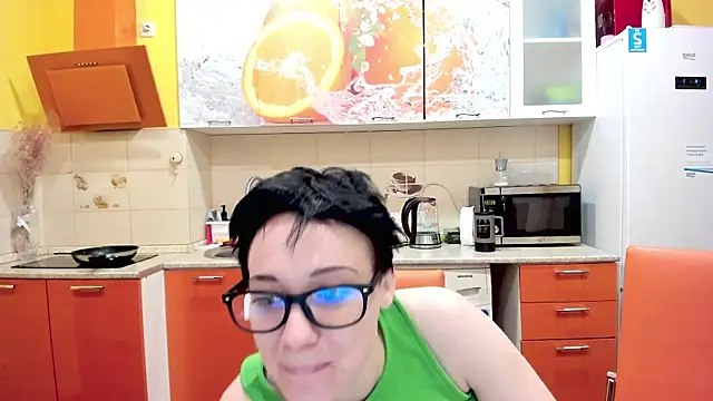 Victoria Panther online show from 12-17-25, 02:06