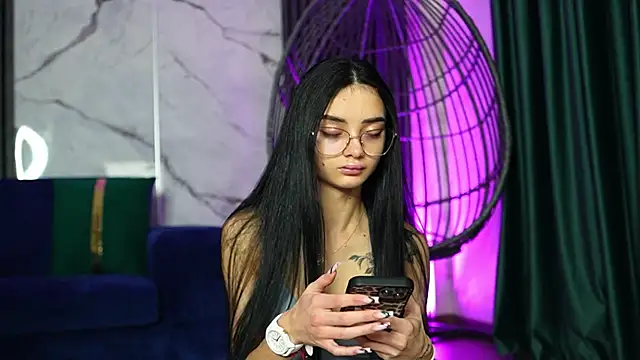 RachelRavee online show from 10-25-25, 04:20