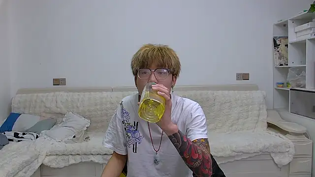 KK-cuteboy online show from 02-25-26, 10:58