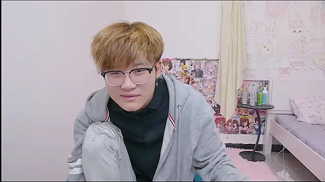 KK-cuteboy online show from 04-11-26, 02:27
