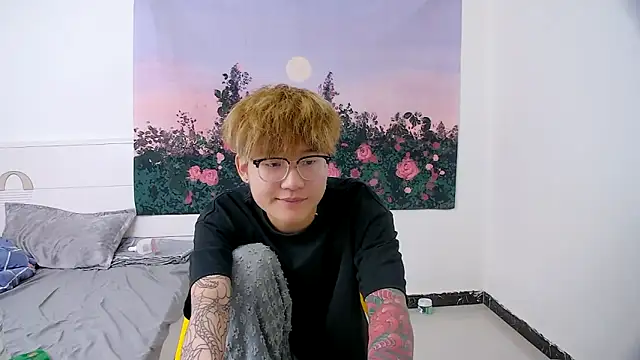 KK-cuteboy online show from 04-15-26, 07:58