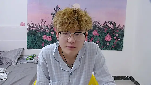 KK-cuteboy online show from 04-19-26, 04:12