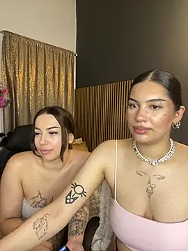 Snapshot of LoraShines chatting on 07-16-26, 12:11 LoraShines online show from 07-16-26, 12:11