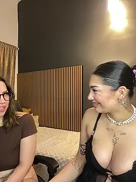 Snapshot of LoraShines chatting on 07-19-26, 01:26 LoraShines online show from 07-19-26, 01:26