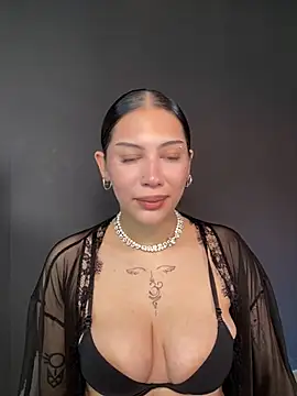 Snapshot of LoraShines chatting on 07-24-26, 02:37 LoraShines online show from 07-24-26, 02:37