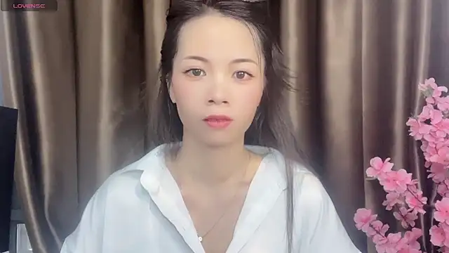 Snapshot of Lynnalltop-165-KeKe chatting on 10-15-25, 12:00 Lynnalltop-165-KeKe online show from 10-15-25, 12:00