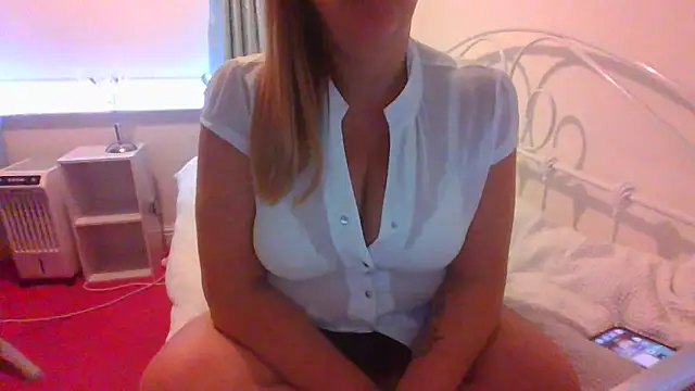 Snapshot of BbwGreenEyes69_ chatting on 10-09-25, 08:01 BbwGreenEyes69 online show from 10-09-25, 08:01