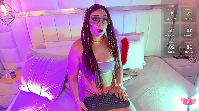 Snapshot of _nicole_moon chatting on 10-31-25, 01:34 nicole moon online show from 10-31-25, 01:34