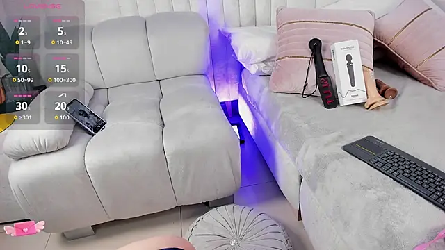 Snapshot of _nicole_moon chatting on 12-01-25, 03:44 nicole moon online show from 12-01-25, 03:44