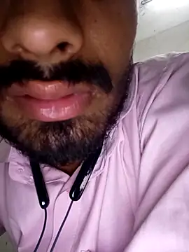 Snapshot of siddBus chatting on 10-30-25, 11:00 siddBus online show from 10-30-25, 11:00