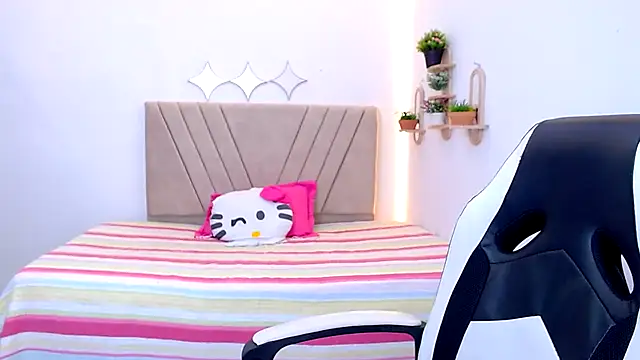 zara cute online show from 05-25-26, 12:11